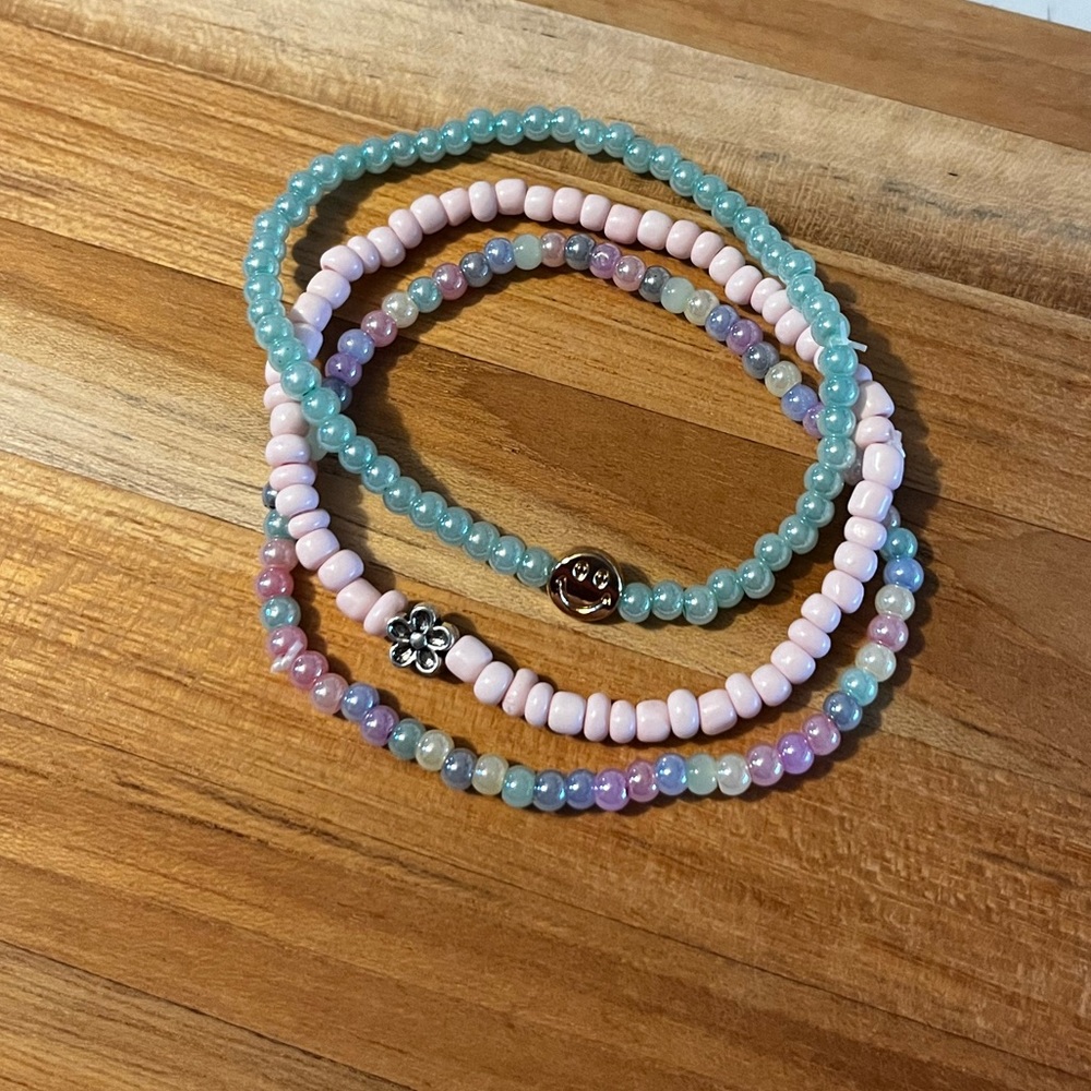 😃 🌸 spring bracelet stack - Picture 3 of 3